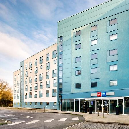 ホテル Ibis London Heathrow Terminal 5 ヒースロー エクステリア 写真