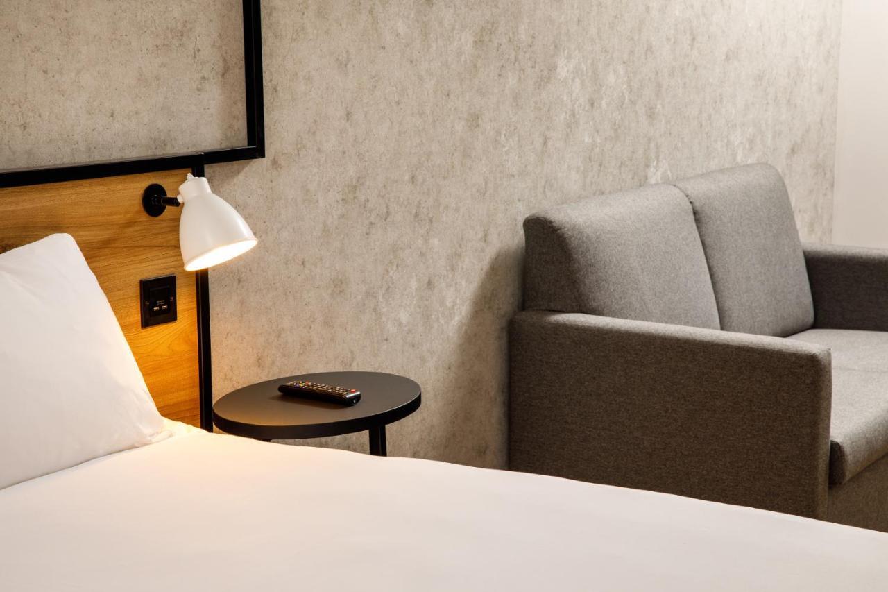 ホテル Ibis London Heathrow Terminal 5 ヒースロー エクステリア 写真