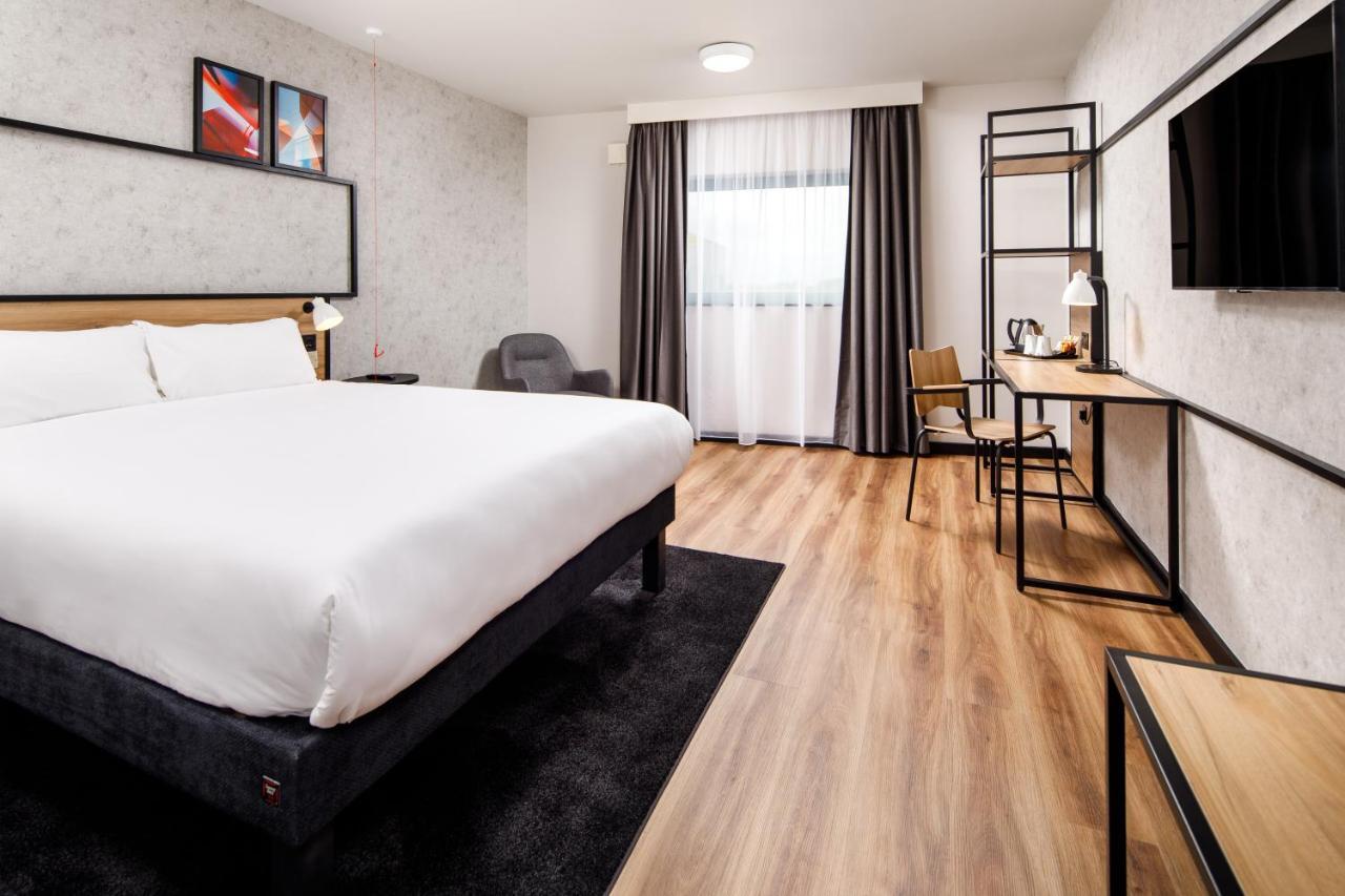ホテル Ibis London Heathrow Terminal 5 ヒースロー エクステリア 写真
