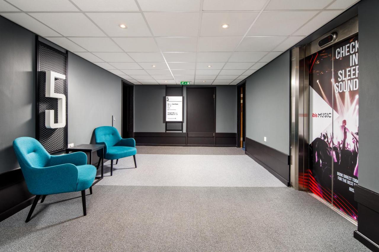 ホテル Ibis London Heathrow Terminal 5 ヒースロー エクステリア 写真
