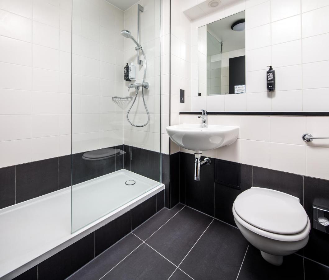ホテル Ibis London Heathrow Terminal 5 ヒースロー エクステリア 写真