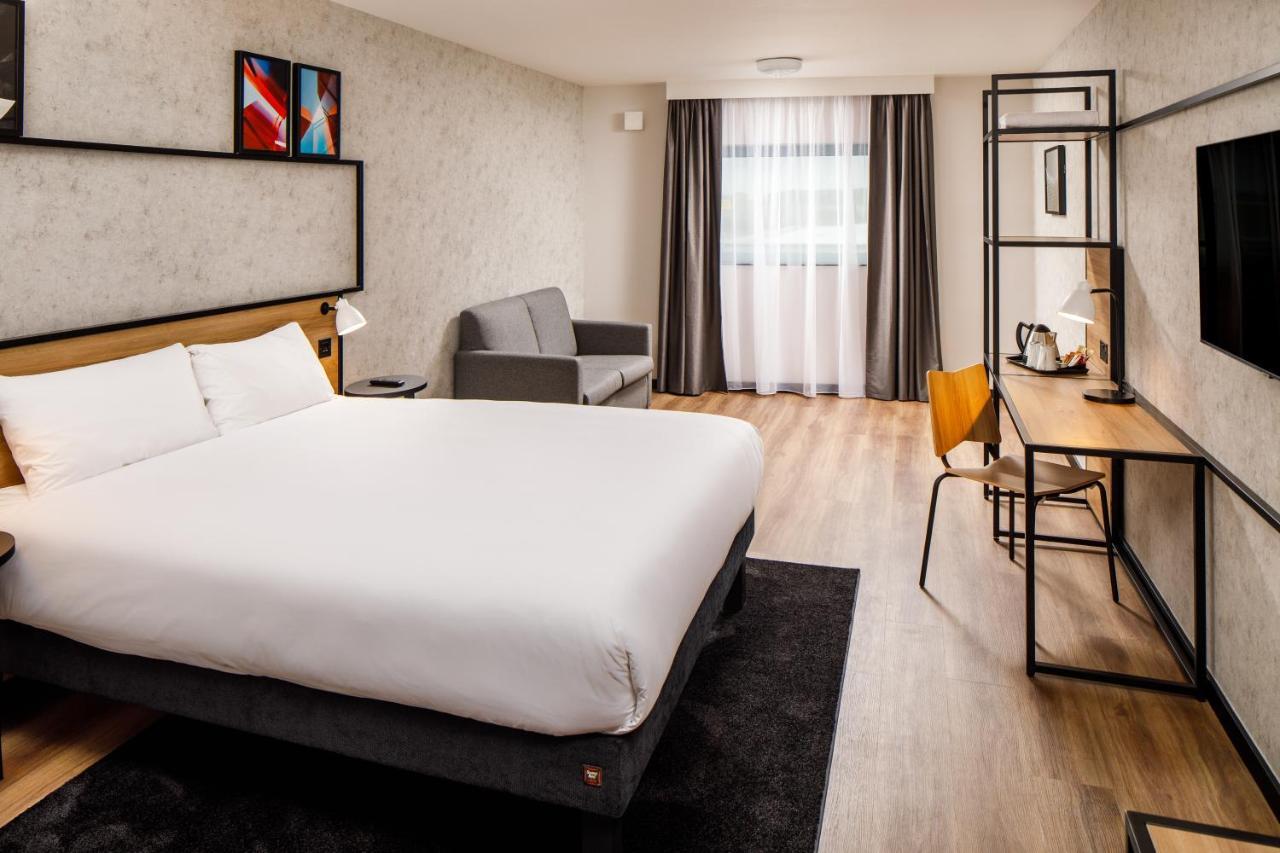 ホテル Ibis London Heathrow Terminal 5 ヒースロー エクステリア 写真