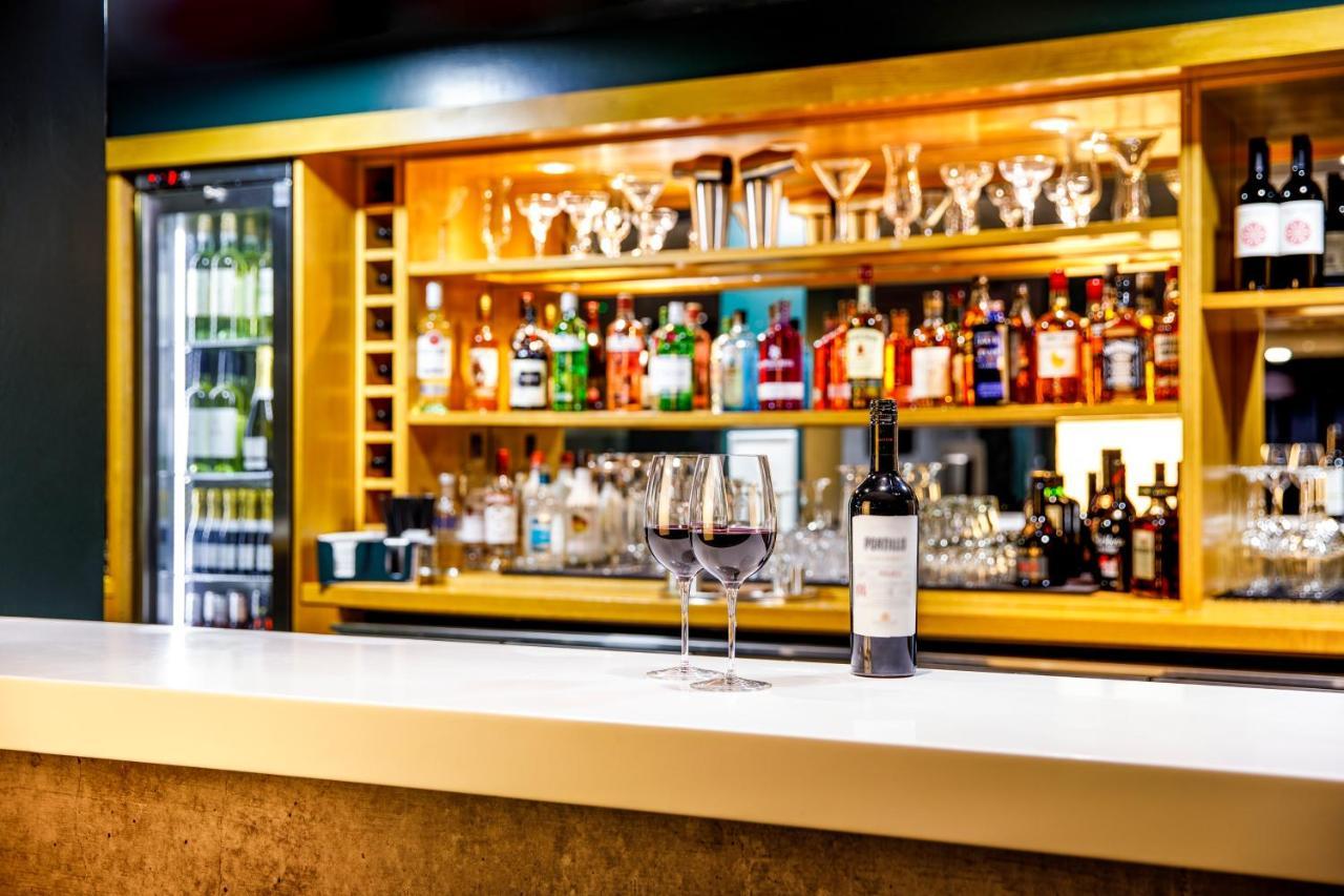 ホテル Ibis London Heathrow Terminal 5 ヒースロー エクステリア 写真