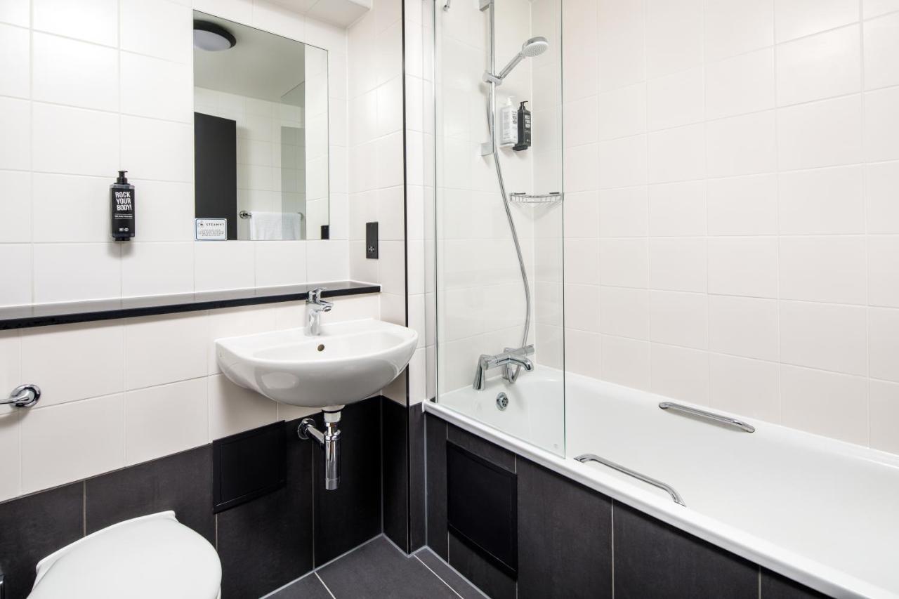 ホテル Ibis London Heathrow Terminal 5 ヒースロー エクステリア 写真