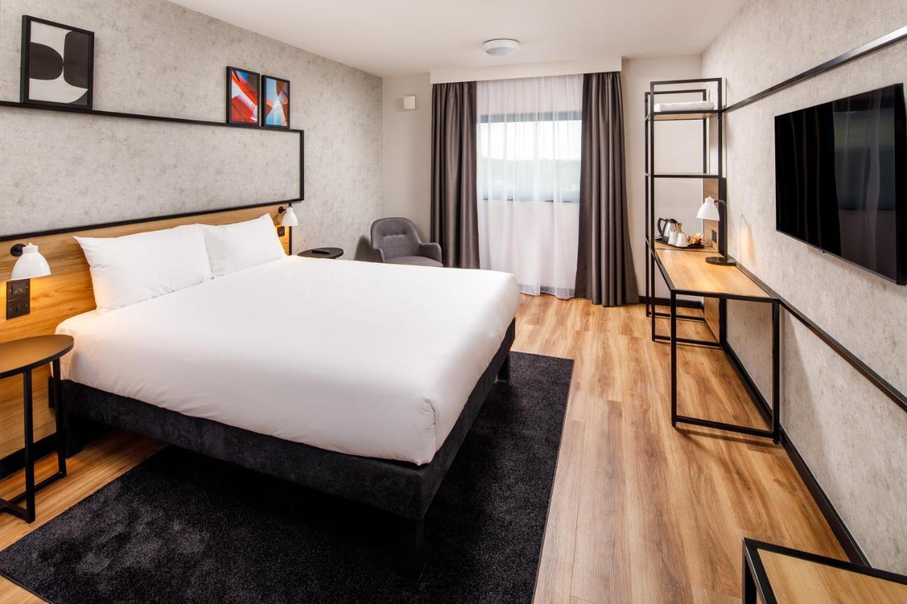 ホテル Ibis London Heathrow Terminal 5 ヒースロー エクステリア 写真
