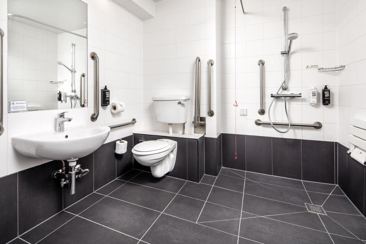 ホテル Ibis London Heathrow Terminal 5 ヒースロー エクステリア 写真