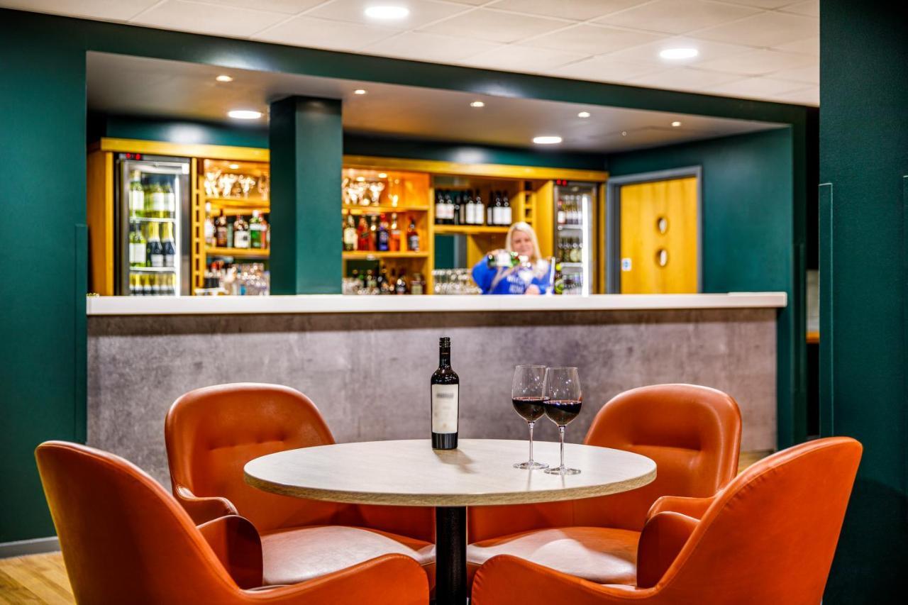 ホテル Ibis London Heathrow Terminal 5 ヒースロー エクステリア 写真